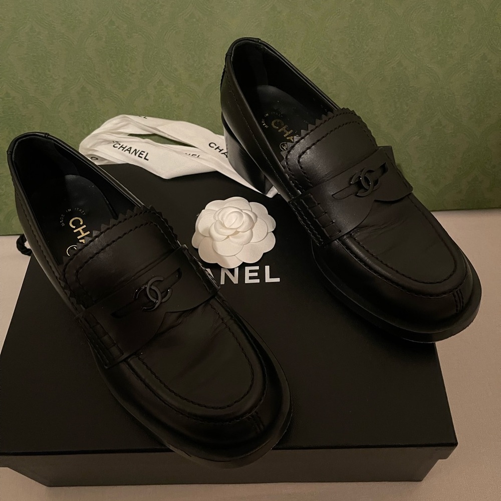 Worn Once Chanel black calfskin CC platform loafers - Picture 2 of 3